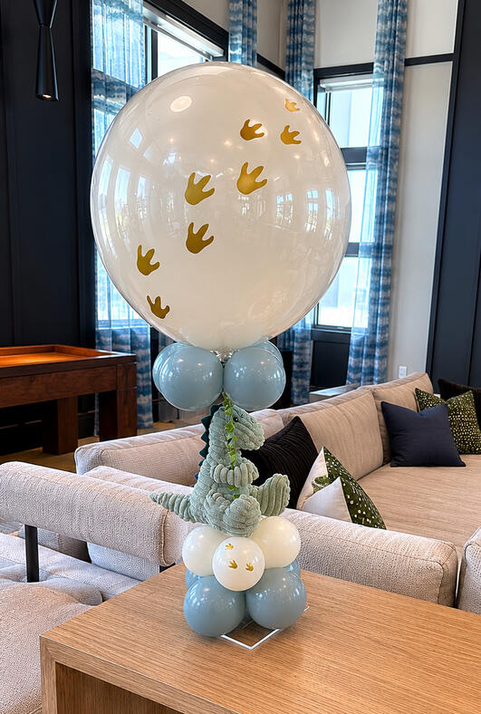 Signature celebration balloon garland